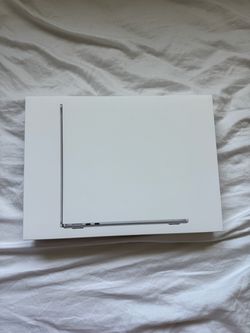 2026 MacBook Air 13” M5 – 16GB RAM / 512GB SSD – Unopened (RETAIL IS $1,300)