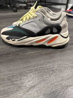 Yeezy wave runners sz 10