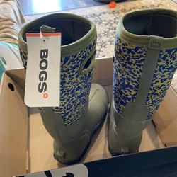 Bogs  Waterproof Olive Women’s Boots Size 10 Never Worn In Box 