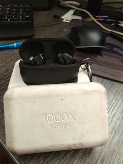 Sony earbuds WF-1000XM5