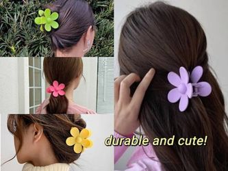 Matte daisy hair claw clips