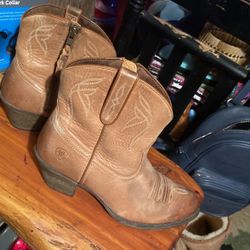 Ariat  Size 6 Half 