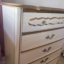 Ornate 4-drawer Dresser 