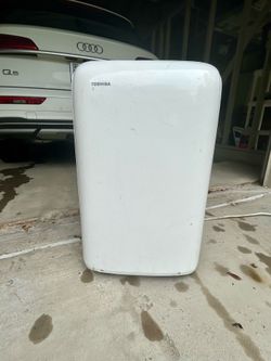 TOSHIBA PORTABLE AIR CONDITIONER
