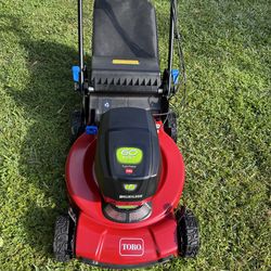 60 V MAX' 22 INCH RECYCLER  W/PERSONAL PACE  (SELF PROPELLED REAR WHEELS DRIVE) LAWN MOVER -6 .0 Ah  BATTERY AND CHARGER INCLUDED. GRASS BAG INCLUDED.
