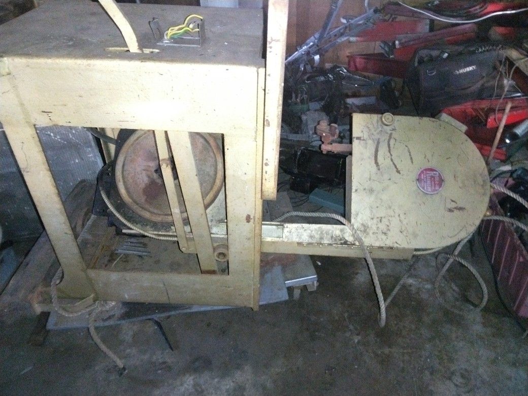 Roll In Vertical Metal Band Saw