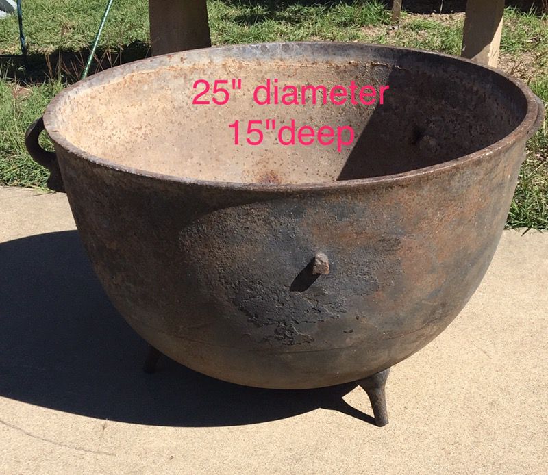 Antique Large Cast Iron Wash Pot Cauldron for Sale in Copperas