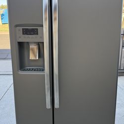 REFRIGERATOR GE 33 WIDTH SLATE COLOR