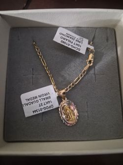 Gold Necklace and pendant set