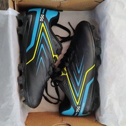 DSG Kids Soccer Cleats  11k