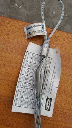 Pulling eye grip