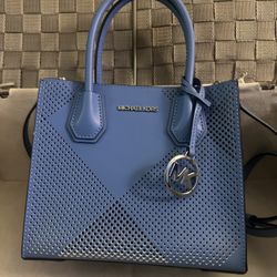 Almost Brand New Michael Kors Bag 