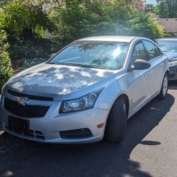 NEW LISTING -2012 CHEVY CRUISE -CLEAN TITLE 