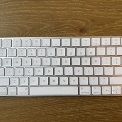 Apple - Magic Keyboard (Lightning)