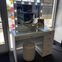 Vanity! Last One! $699! Easy Financing! W Stool! 🖤☎️🩷 
