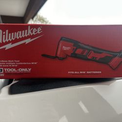 Milwaukee M18 multi Tool