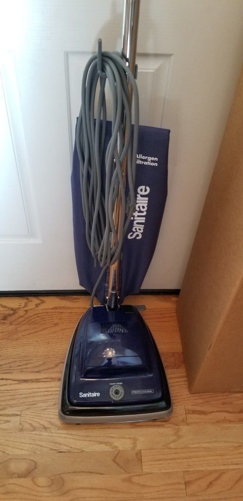 NEW cond SANITARE COMMERCIAL VACUUM WITH AMAZING POWER SUCTION , WORKS EXCELLENT , IN THE BOX