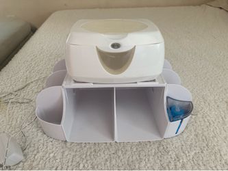 Munchkins wipe warmer with organizer