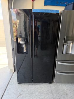 Side-by-side refrigerator