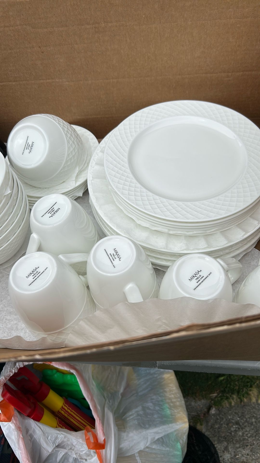 Mikasa Plates Set !