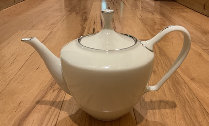 Montclair by LENOX B-501  3 cup Teapot with lid  6 1/2 inches