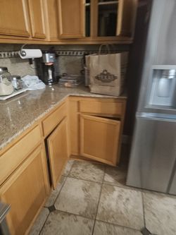 kitchen cabinet for sale in Victorville!!