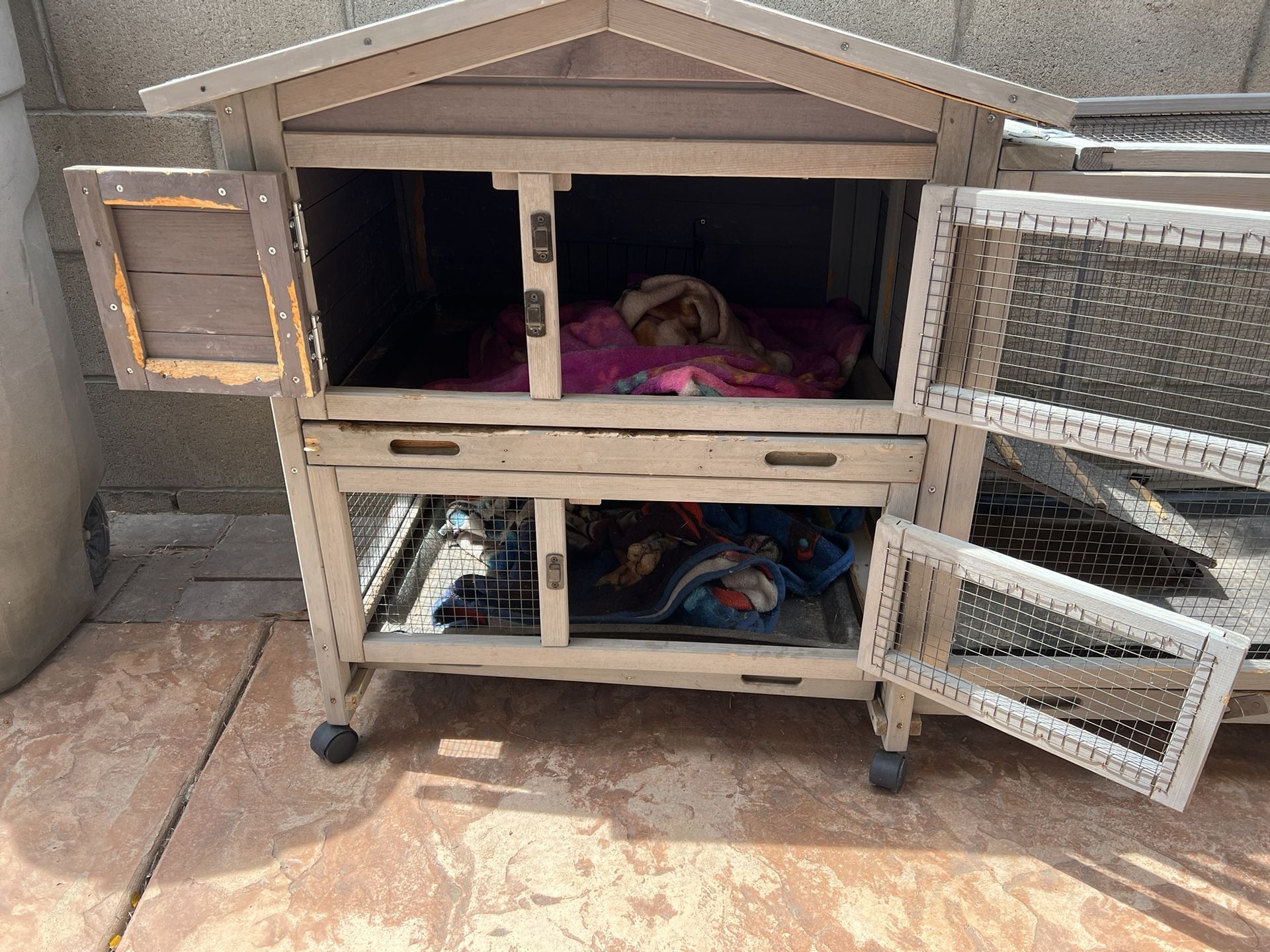 Bunny Cage for Sale in Mcfarland, CA OfferUp