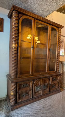 Spanish Hutch