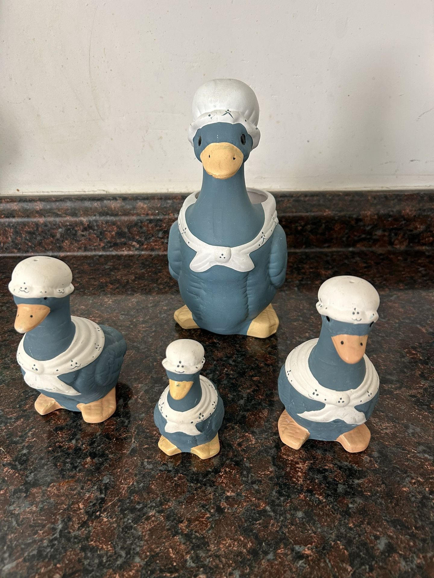 4 Piece Kitchen Home Decor Salt & Pepper Shakers Novelty Vintage