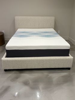 Luxury  memory foam Queen  size 12” New mattress in a plastic sealed.       Venta de colchones  Hablamos Español    Hablamos Español  Mattresses for s