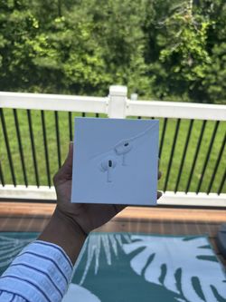 Apple AirPods Pro 2nd Generation with MagSafe Wireless Charging Case (USB‑C)