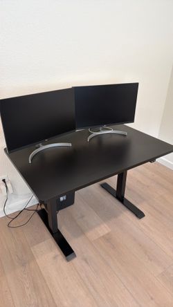 48’ x 30’ Sit / Stand desk
