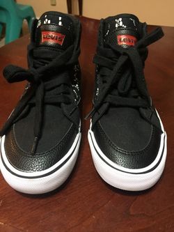 Selling brand new Levi's high tops $20