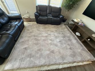 Large Area Rug with Geometric Pattern