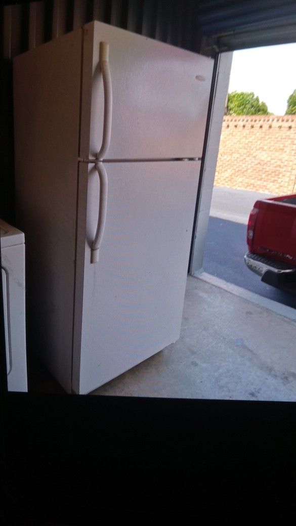 Excellent Working Frigidaire Refrigerator With Ice Maker Option 