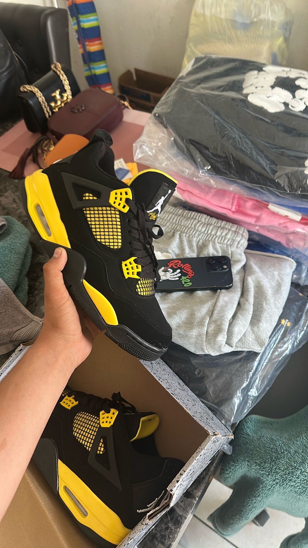 Jordan 4 Retro Thunders