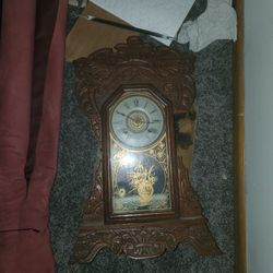 Antique havan conn usa Clock co With Key
