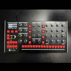 Melbourne Instruments NINA Motorized 12-Voice Analog Polysynth