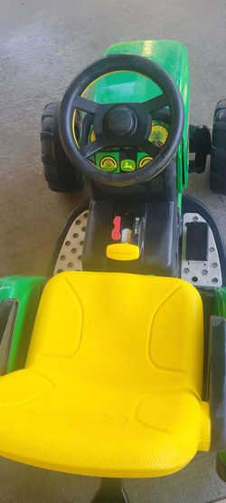 Tractor John Deer with battery no charger