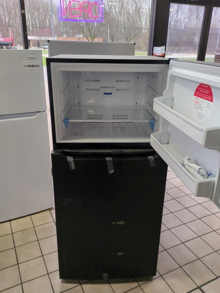 NEW Refrigerator Frigidaire