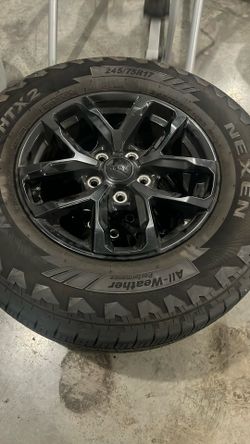 Nexen Roadian HTX2 with black jeep rims 