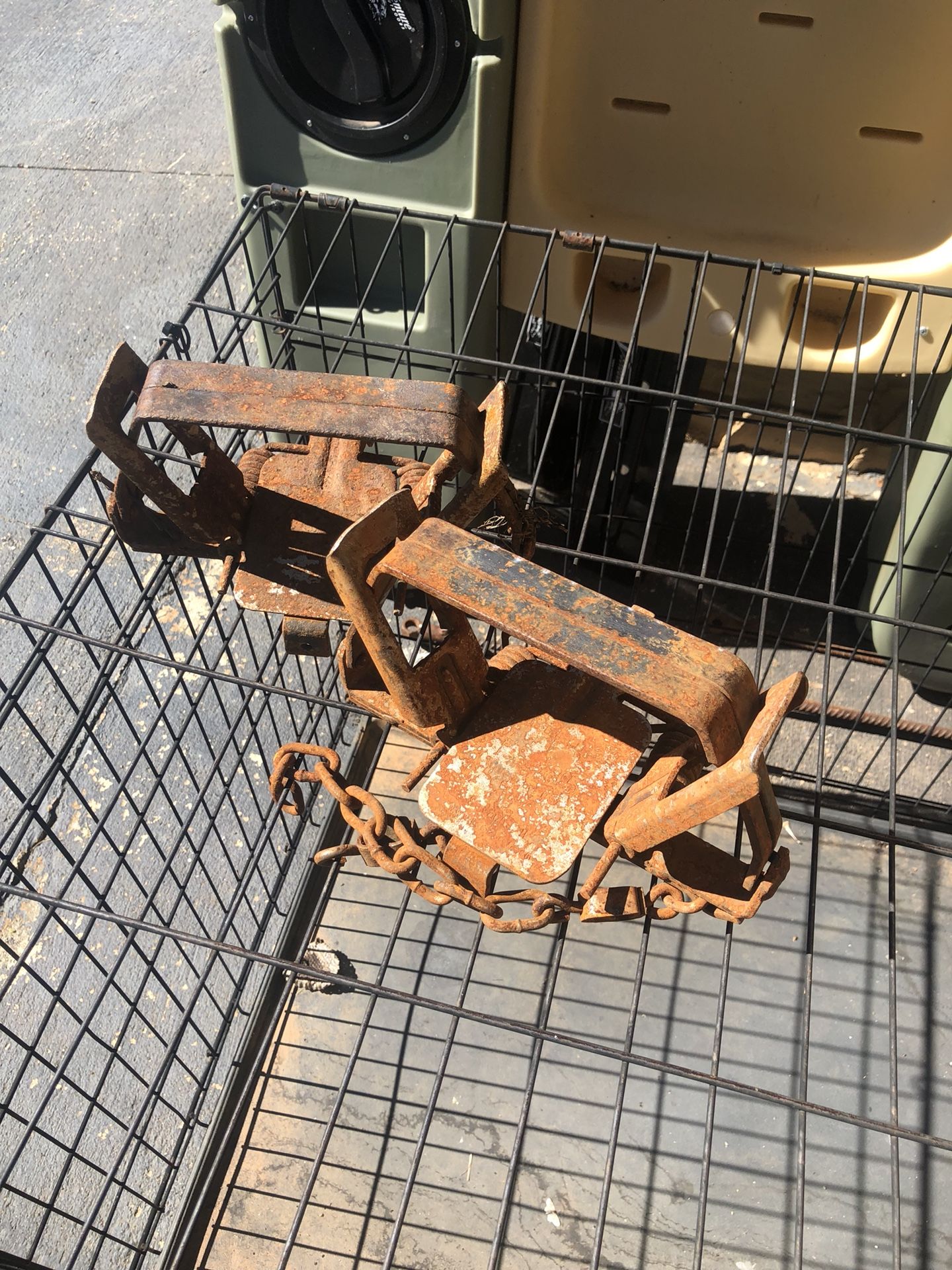 MB550’s, TS85’s, MB750’s, CDR’s and setters. Traps for coyotes and beaver for Sale in