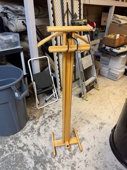 Wooden Valet Stand with Suit Hanger