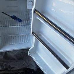 Mini Fridge 