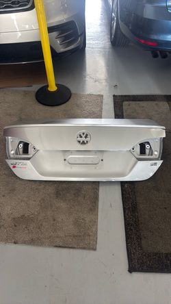 Volkswagen Jetta trunk lid