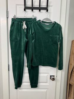 Love Olive Co. casual wear set in emerald green. XS