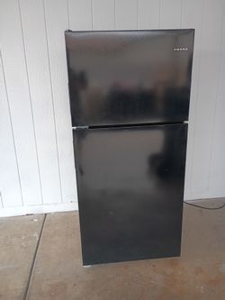 AMANA, BLACK  REFRIGERATOR. Wide30"    Deep30"     Tall65"5/8
