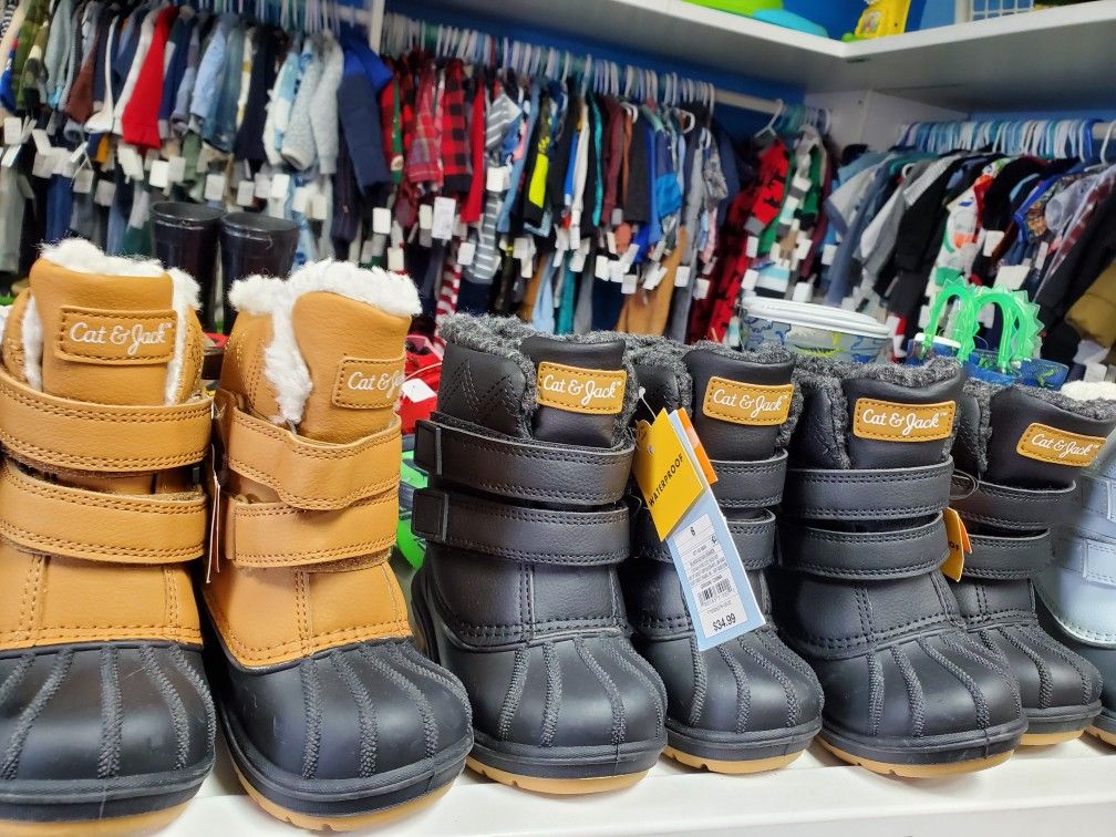 New Snow Boots Size 6