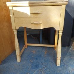 Vintage Sewing Table With Machine 