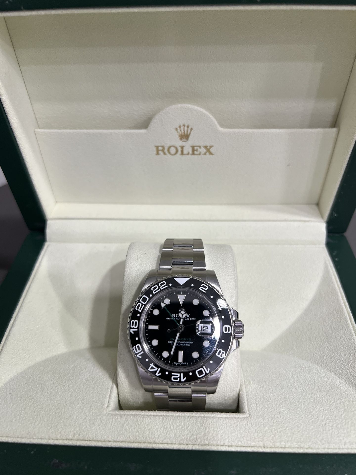 Rolex GMT ref (116710LN) v  serial (2010) mint conditions 